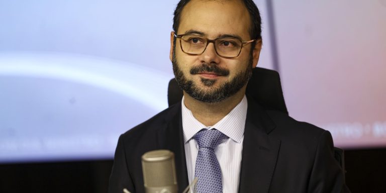 Governo avalia aumento de contratação pelo MEI com o fim da 6×1 governo-avalia-aumento-de-contratacao-pelo-mei-com-o-fim-da-6×1