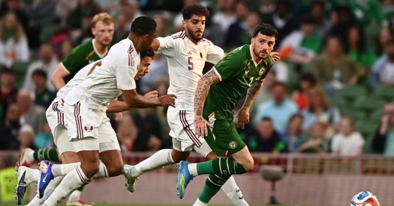 torcida-da-irlanda-interrompe-jogo-contra-o-catar-em-protesto-contra-duelo-diante-de-israel