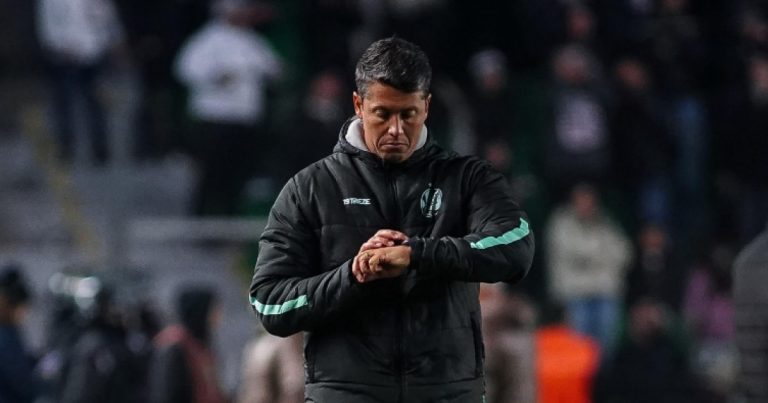 vitoria-reencontra-thiago-carpini-em-busca-de-quebrar-tabu-contra-o-treinador