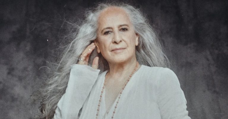 maria-bethania-ganha-destaque-em-ponto-turistico-de-nova-york-pela-segunda-vez