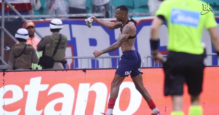 a-la-raudinei,-bahia-marca-nos-acrescimos,-vira-sobre-o-botafogo-e-encerra-jejum-de-triunfos