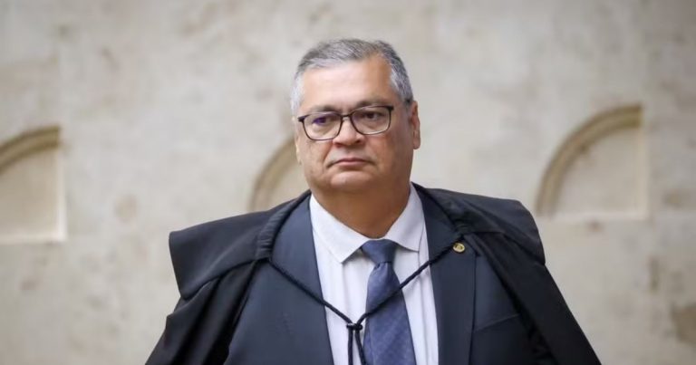 flavio-dino-cancela-ida-a-forum-em-portugal-apos-sofrer-acidente-domestico