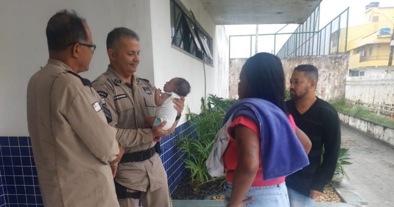 policiais-militares-salvam-bebe-de-19-dias-apos-engasgamento-em-porto-seguro