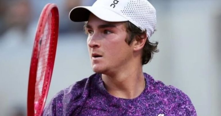 fenomeno-brasileiro:-joao-fonseca-faz-historia-novamente-e-alcanca-quartas-de-final-de-roland-garros