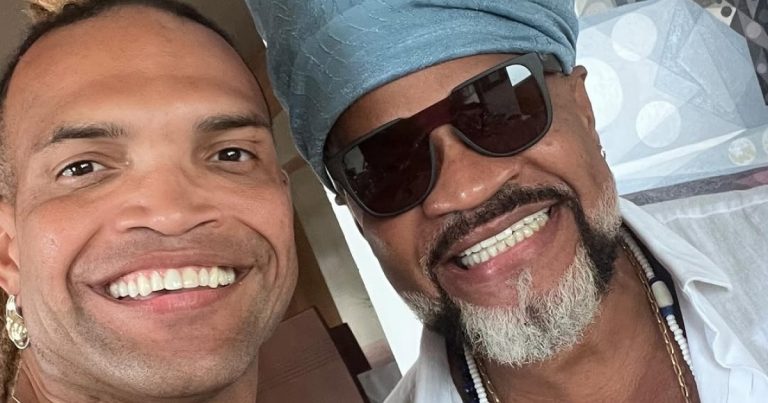 buja-ferreira-estreia-show-acustico-em-homenagem-a-obra-de-carlinhos-brown-no-candeal