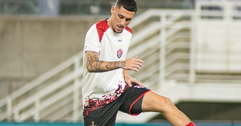 vitoria-conta-com-baralhas-escalado-como-titular-na-final-da-copa-do-nordeste-contra-fortaleza