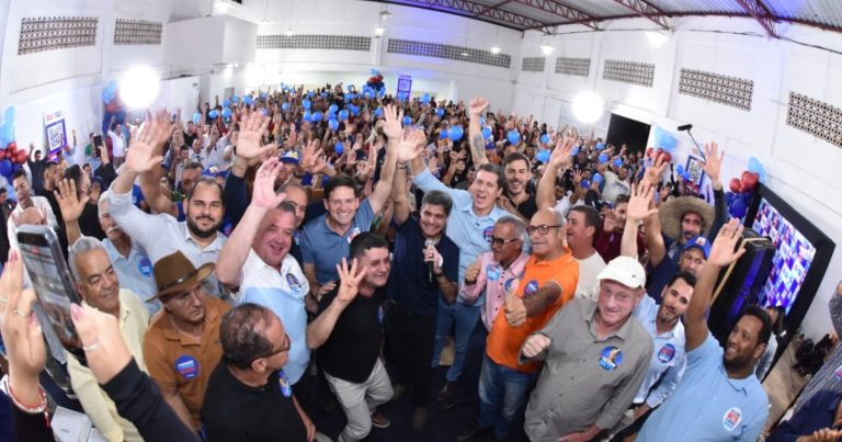 em-barra-da-estiva,-acm-neto-ouve-demandas-da-populacao-sobre-agua-e-saude-e-promete-novo-hospital-e-obras-hidricas-na-regiao