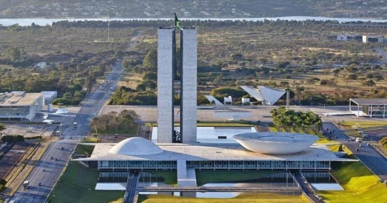 semana-tem-decisao-sobre-jornada-6×1,-votacao-de-pec-que-reduz-maioridade-e-julgamento-de-big-techs-no-stf