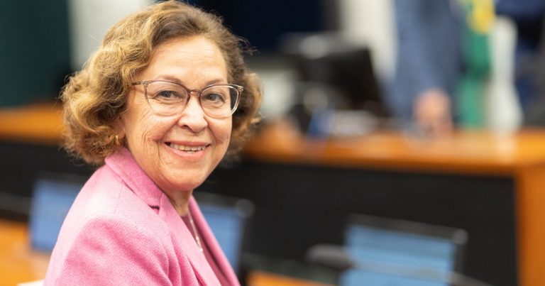 Lula sanciona lei de Lídice da Mata que reserva 1 minuto diário no rádio para combate à violência contra mulher lula-sanciona-lei-de-lidice-da-mata-que-reserva-1-minuto-diario-no-radio-para-combate-a-violencia-contra-mulher