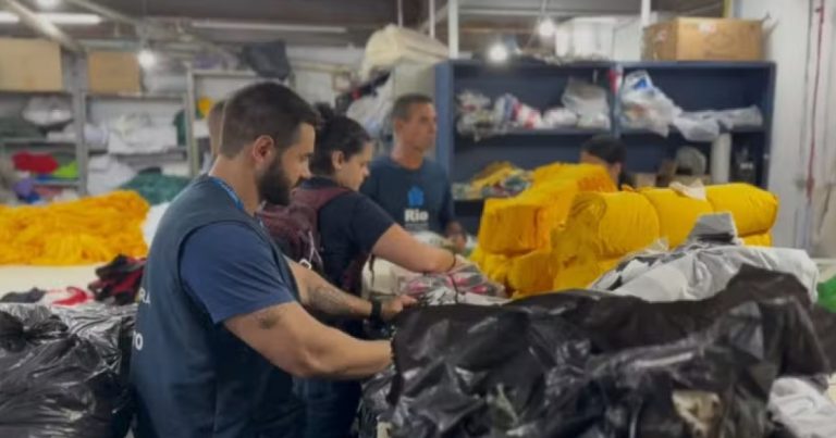 Receita Federal apreende quase 1 milhão de camisas piratas de futebol nos últimos três meses antes da Copa receita-federal-apreende-quase-1-milhao-de-camisas-piratas-de-futebol-nos-ultimos-tres-meses-antes-da-copa