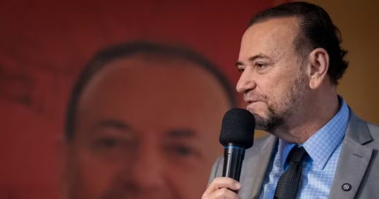Presidente do PT evita criticar TSE por suspensão de pesquisa e diz que “decisão não se debate” presidente-do-pt-evita-criticar-tse-por-suspensao-de-pesquisa-e-diz-que-“decisao-nao-se-debate”