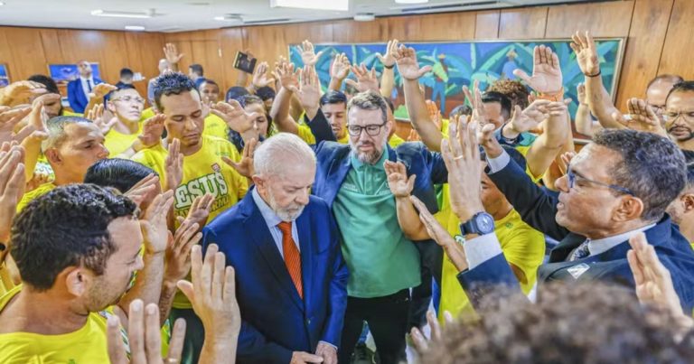 PT divulga carta para evangélicos e afirma que nunca se opôs às igrejas pt-divulga-carta-para-evangelicos-e-afirma-que-nunca-se-opos-as-igrejas