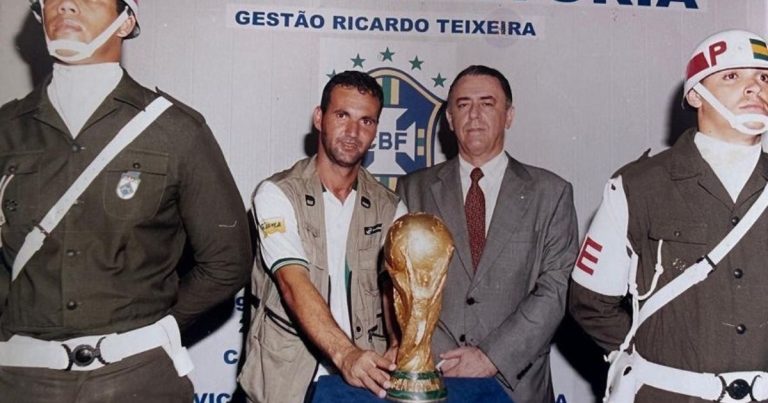fotos-perdidas:-conheca-a-historia-do-jornalista-baiano-que-tocou-e-registrou-a-taca-do-penta-em-salvador