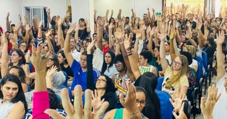 professores-da-rede-privada-da-bahia-aprovam-estado-de-greve-apos-impasse-nas-negociacoes-salariais