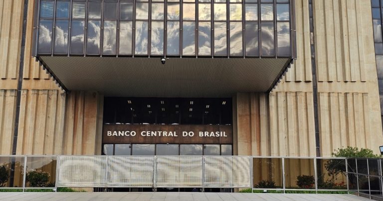 Comissão aprova PEC que amplia autonomia do Banco Central e garante manutenção da gratuidade do Pix comissao-aprova-pec-que-amplia-autonomia-do-banco-central-e-garante-manutencao-da-gratuidade-do-pix