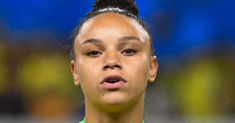 exames-confirmam-lesao-de-joelho-em-dudinha-apos-amistoso-da-selecao-feminina