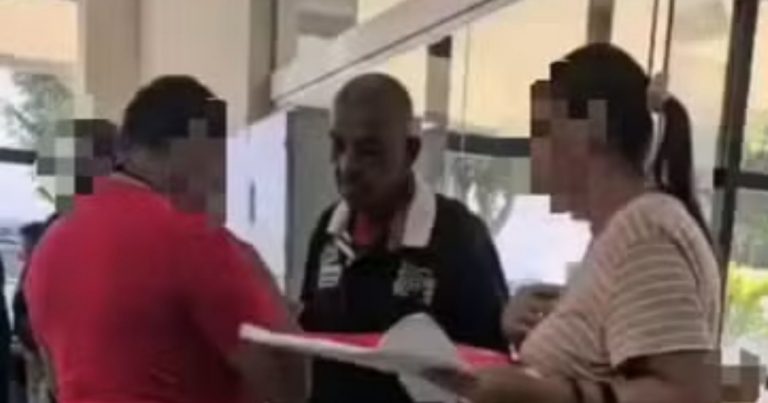 Idoso investigado por golpes é preso dentro de agência do INSS em Feira de Santana idoso-investigado-por-golpes-e-preso-dentro-de-agencia-do-inss-em-feira-de-santana