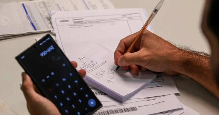 Programa Desenrola não consegue frear endividamento dos brasileiros e índice tem recorde no mês de maio programa-desenrola-nao-consegue-frear-endividamento-dos-brasileiros-e-indice-tem-recorde-no-mes-de-maio