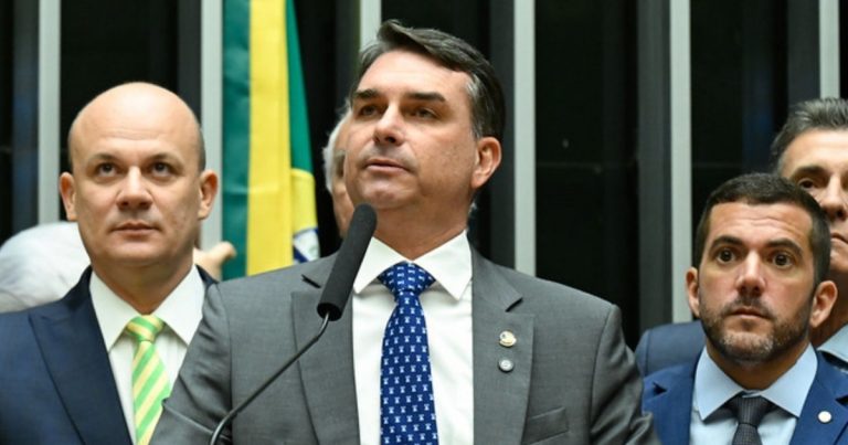 flavio-bolsonaro-pede-ao-stf-investigacao-sobre-reuniao-de-lula-apos-prisao-de-maduro