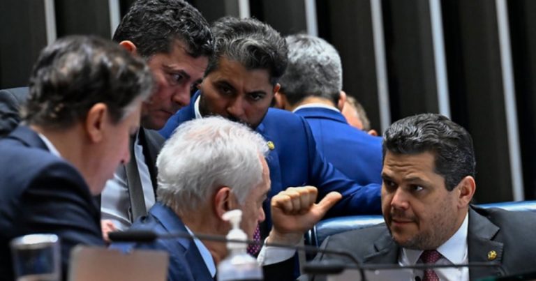 visto-com-desconfianca-devido-as-“pautas-bomba”,-alcolumbre-ignorou-pedidos-sobre-pec-de-agentes-de-saude