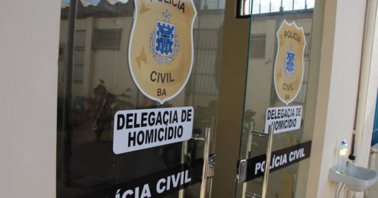Homem é preso após atirar e matar bebê de 9 meses que estava em colo do pai; crime ocorreu no Norte baiano homem-e-preso-apos-atirar-e-matar-bebe-de-9-meses-que-estava-em-colo-do-pai;-crime-ocorreu-no-norte-baiano