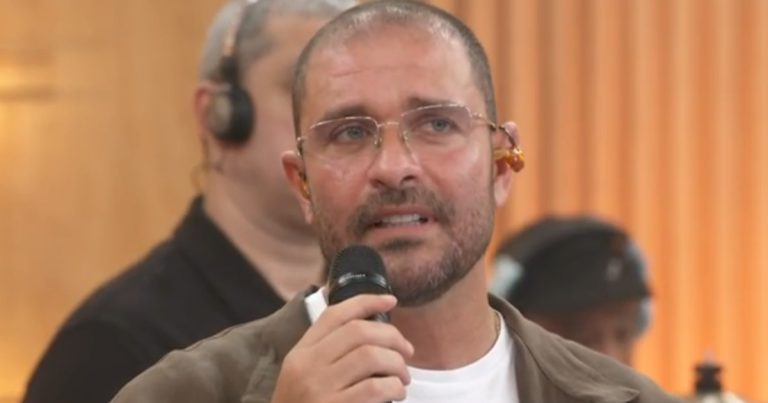 diogo-nogueira-surge-com-voz-diferente-apos-problema-de-saude-e-detalha-caso:-“ainda-estou-em-tratamento”