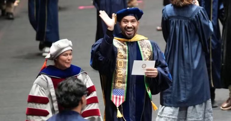 ex-bbb-gil-do-vigor-comemora-formatura-em-phd-nos-estados-unidos:-“venci-atraves-da-educacao”