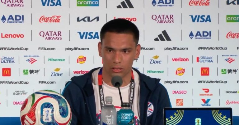Após 16 anos longe da Copa, meia do Paraguai se emociona em coletiva na véspera de estreia apos-16-anos-longe-da-copa,-meia-do-paraguai-se-emociona-em-coletiva-na-vespera-de-estreia