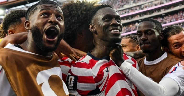 O sonho americano: Estados Unidos atropela Paraguai no primeiro tempo e vence na estreia da Copa o-sonho-americano:-estados-unidos-atropela-paraguai-no-primeiro-tempo-e-vence-na-estreia-da-copa