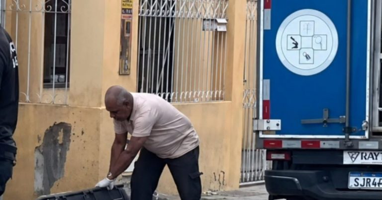 Homem é morto a tiros após ser retirado de casa por grupo armado em Jequié homem-e-morto-a-tiros-apos-ser-retirado-de-casa-por-grupo-armado-em-jequie