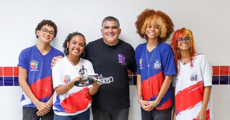 estudantes-soteropolitanos-criam-carrinho-de-lego-que-faz-limpeza-de-praias