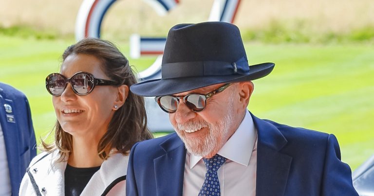 Lula deve ligar para Trump e abordar questão das tarifas, diz Durigan lula-deve-ligar-para-trump-e-abordar-questao-das-tarifas,-diz-durigan