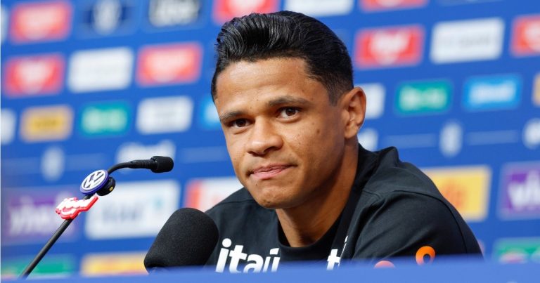 “estamos-orando-para-ele-se-recuperar”:-douglas-santos-projeta-retorno-de-neymar-a-selecao-brasileira