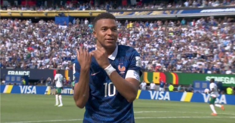 mbappe-marca-dois-contra-senegal-e-supera-pele-e-messi-em-numero-de-gols-em-copas-do-mundo