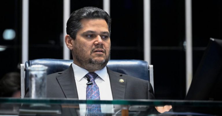 Alcolumbre nega que teria recebido US$ 30 milhões de Vorcaro e pergunta: “a quem interessa me caluniar?” alcolumbre-nega-que-teria-recebido-us$-30-milhoes-de-vorcaro-e-pergunta:-“a-quem-interessa-me-caluniar?”