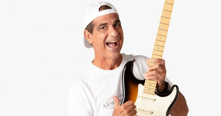 durval-lelys-comanda-show-durante-transmissao-de-brasil-x-haiti-em-salvador;-saiba-mais