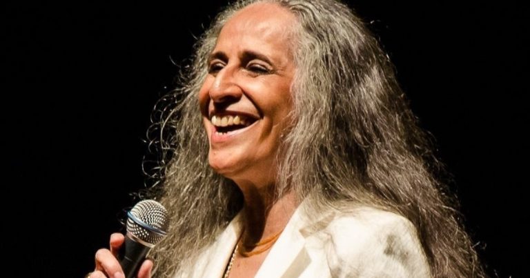 Maria Bethânia completa 80 anos e será homenageada com missas em Salvador e Santo Amaro maria-bethania-completa-80-anos-e-sera-homenageada-com-missas-em-salvador-e-santo-amaro
