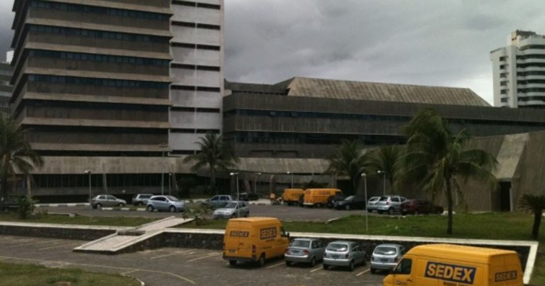 predio-dos-correios-na-pituba-vai-a-leilao-pela-21a-vez-com-lance-minimo-de-r$-130,3-milhoes