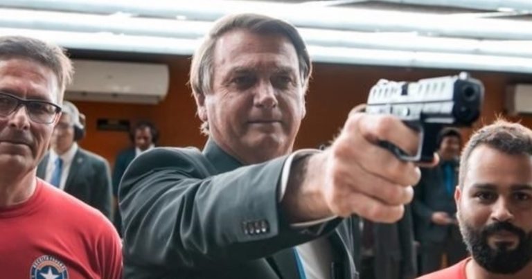 Lindbergh pede ao STF que revogue domiciliar de Bolsonaro por ter mantido arma de fogo em cumprimento de pena lindbergh-pede-ao-stf-que-revogue-domiciliar-de-bolsonaro-por-ter-mantido-arma-de-fogo-em-cumprimento-de-pena