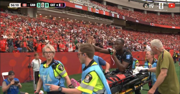 video:-ismael-kone,-meia-do-canada,-sofre-fratura-contra-o-catar-e-esta-fora-da-copa-do-mundo